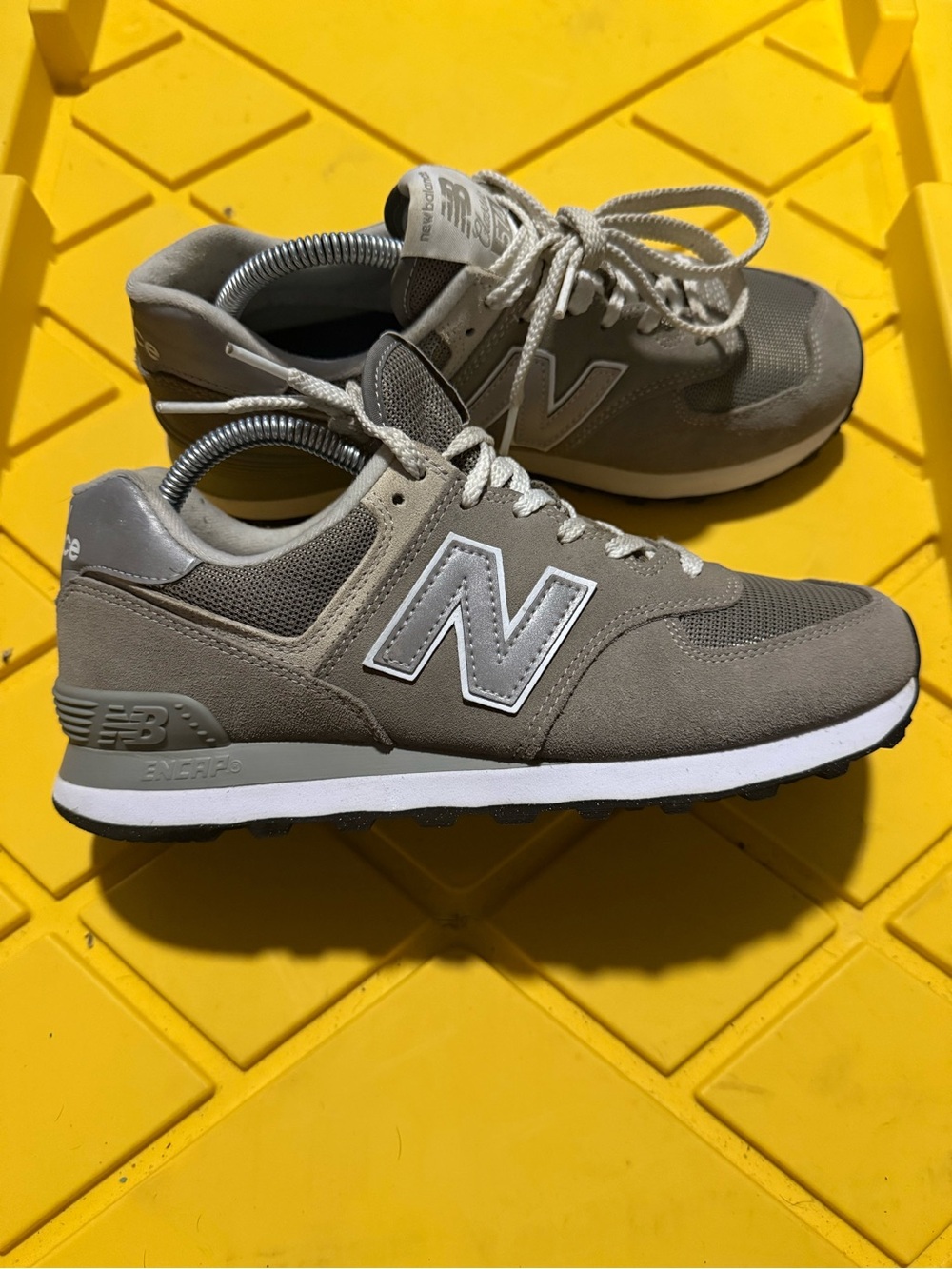 New Balance Women's 574 Gray Suede & Mesh Sneakers. Like new - Picture 2 of 7